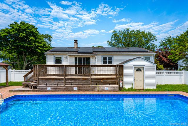 3010 Sipp Avenue, Medford, NY 11763