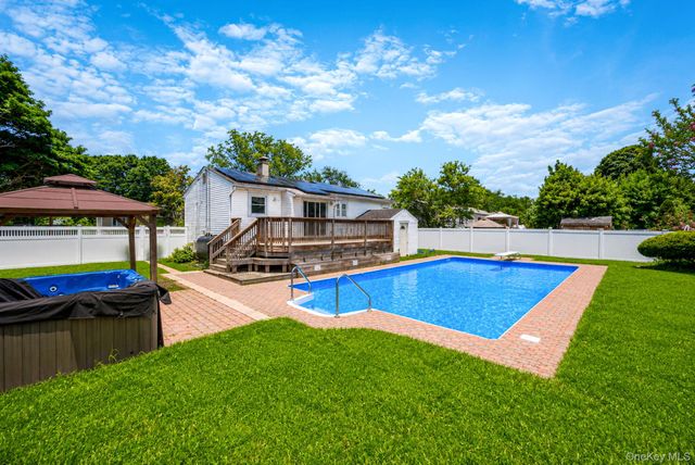 3010 Sipp Avenue, Medford, NY 11763