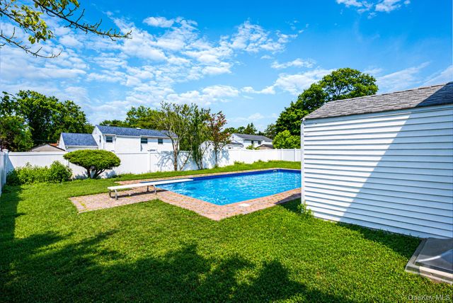 3010 Sipp Avenue, Medford, NY 11763