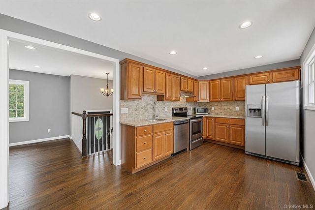 3010 Sipp Avenue, Medford, NY 11763