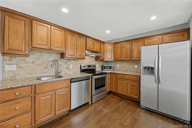 3010 Sipp Avenue, Medford, NY 11763