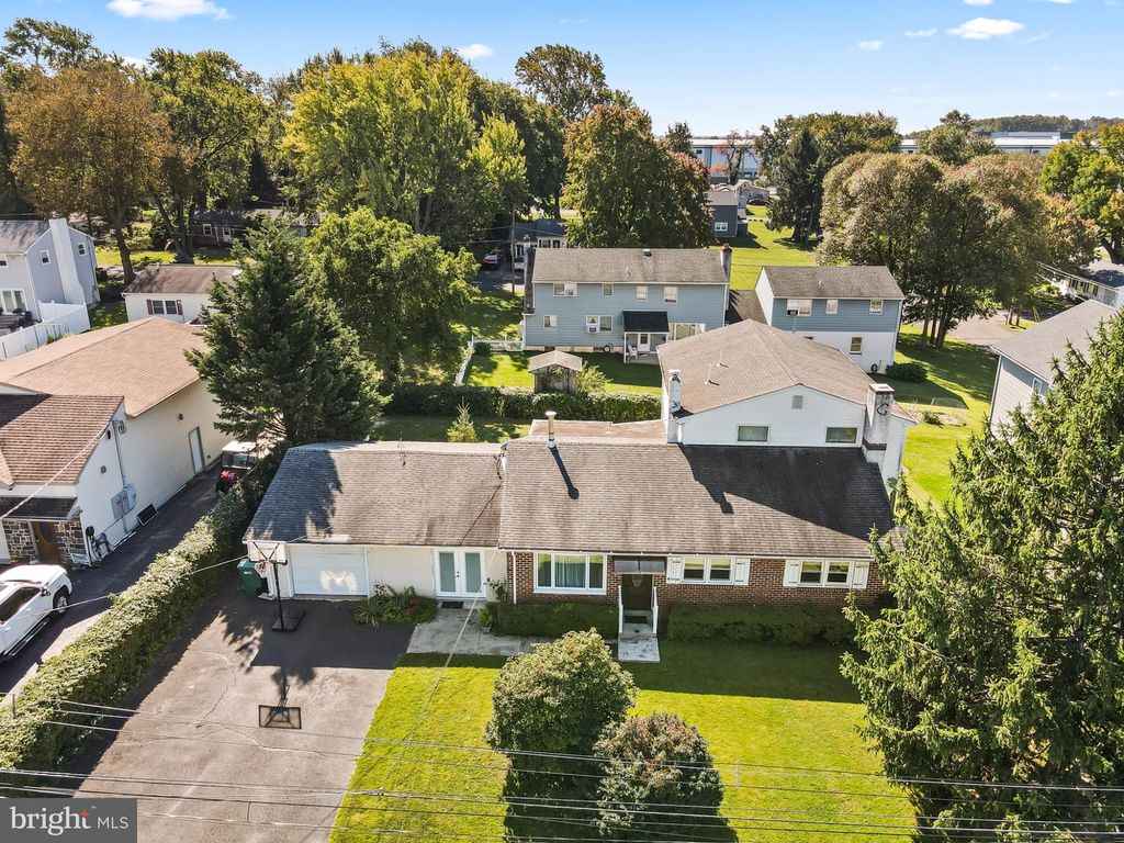 1721 FOURTH ST, LANGHORNE, PA 19047 — exterior
