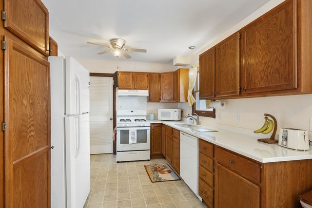 3906 LEOMINSTER Avenue, Joliet, IL 60431