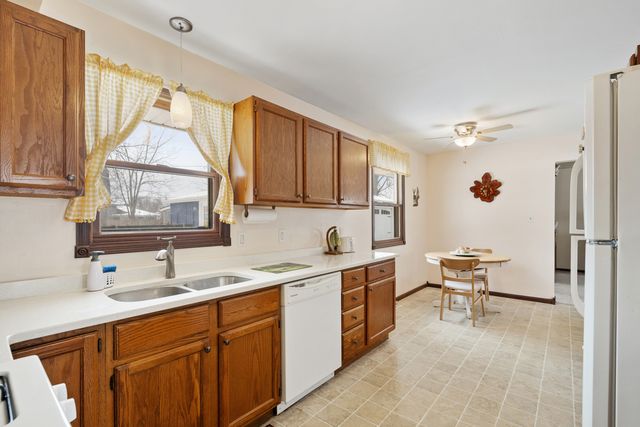 3906 LEOMINSTER Avenue, Joliet, IL 60431