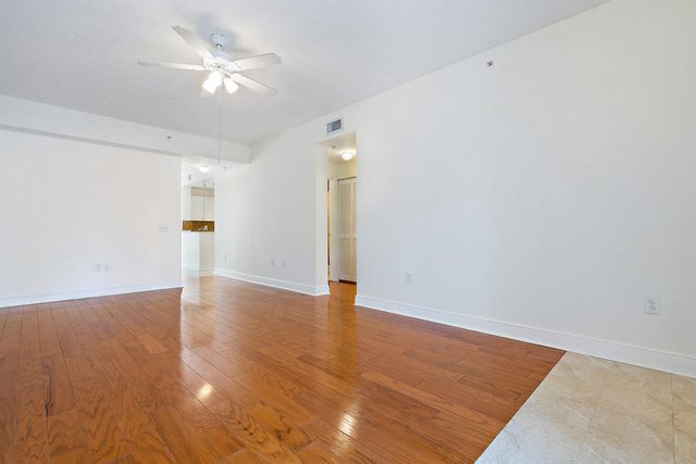 2803 Sarento Place 110, Palm Beach Gardens, FL 33410