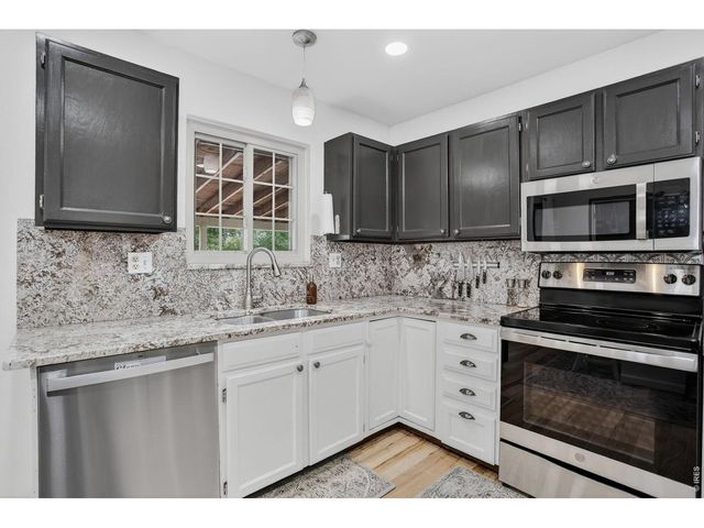 1027 Cottonwood Dr, Windsor, CO 80550