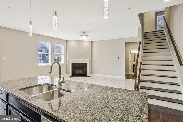 11353 FLAG CT, White Plains, MD 20695