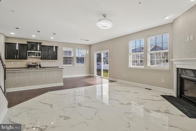 11353 FLAG CT, White Plains, MD 20695