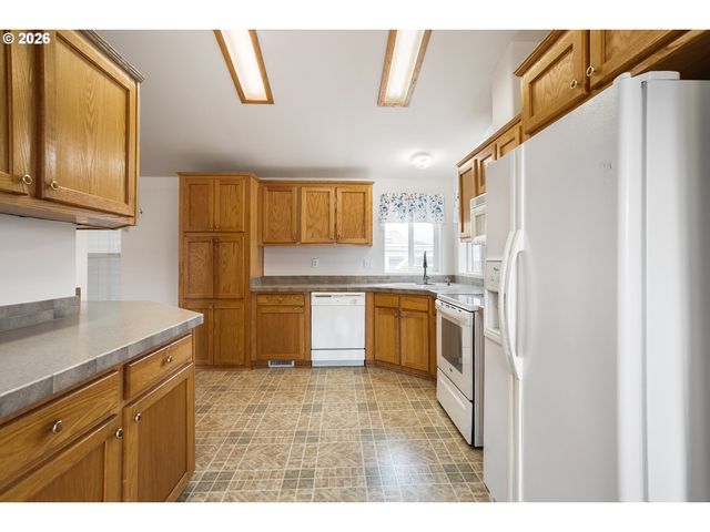 3700 BABCOCK Ln 106, Eugene, OR 97401