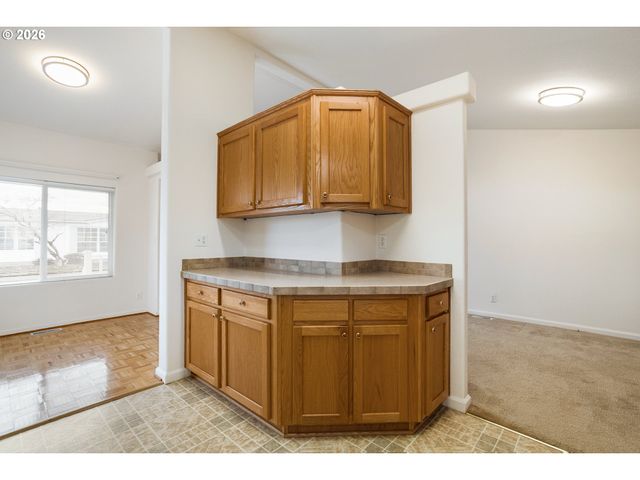 3700 BABCOCK Ln 106, Eugene, OR 97401