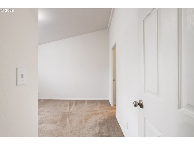 3700 BABCOCK Ln 106, Eugene, OR 97401