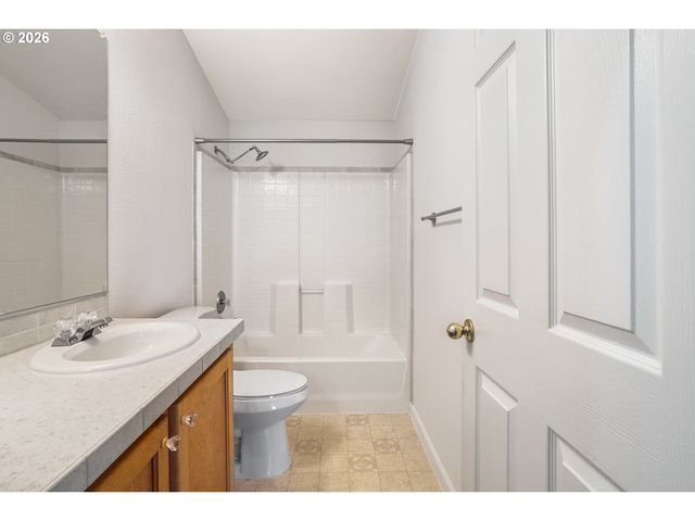 3700 BABCOCK Ln 106, Eugene, OR 97401