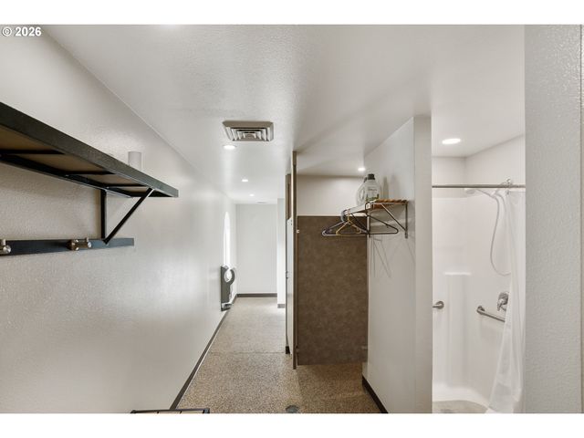 3700 BABCOCK Ln 106, Eugene, OR 97401