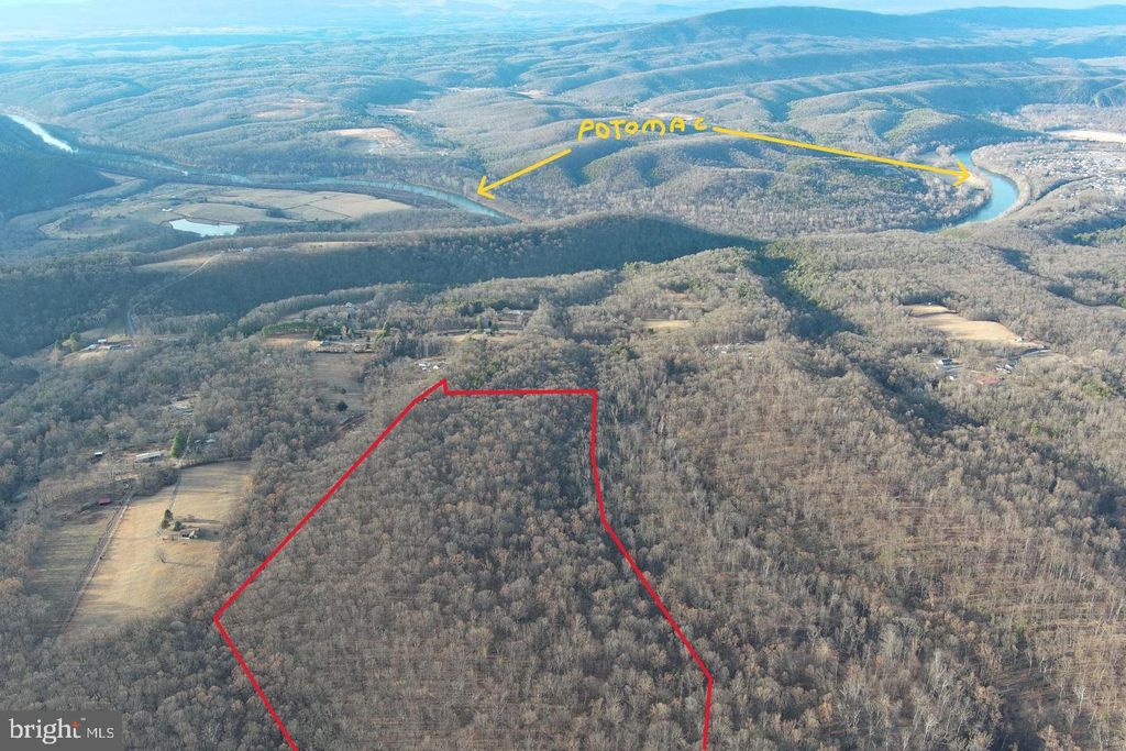 59 BACK COUNTRY ROAD, Paw Paw, WV 25434