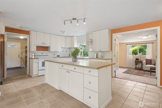 5230 Puget Road NE, Olympia, WA 98516