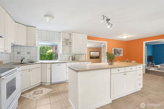 5230 Puget Road NE, Olympia, WA 98516