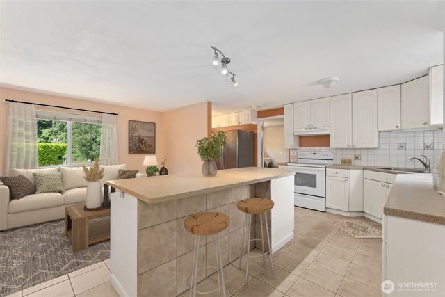 5230 Puget Road NE, Olympia, WA 98516