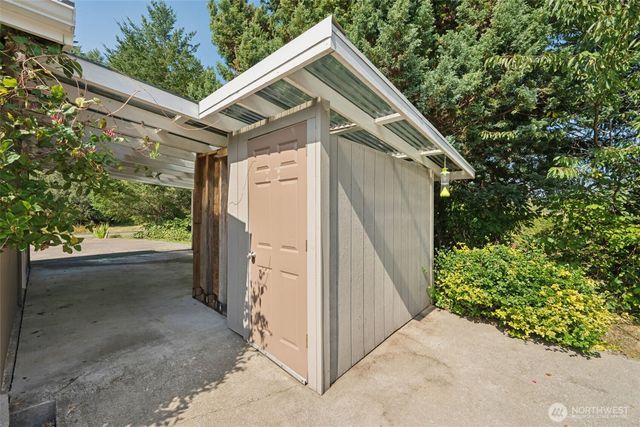 5230 Puget Road NE, Olympia, WA 98516