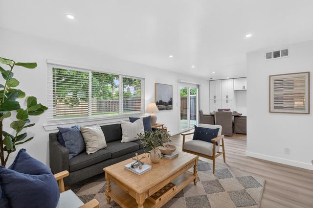 6330 Valley Hi Dr, Sacramento, CA 95823