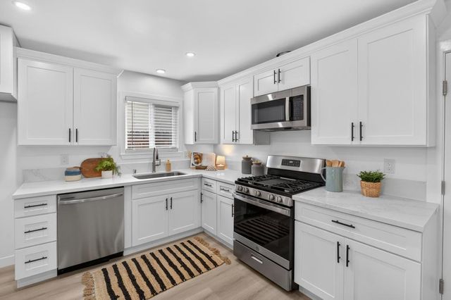 6330 Valley Hi Dr, Sacramento, CA 95823