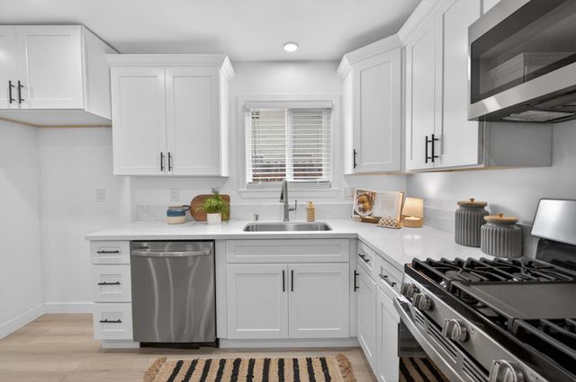 6330 Valley Hi Dr, Sacramento, CA 95823