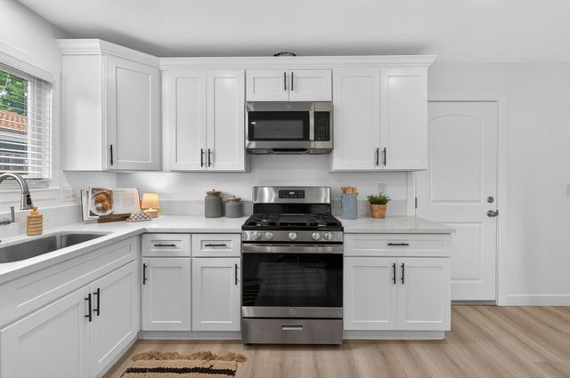 6330 Valley Hi Dr, Sacramento, CA 95823