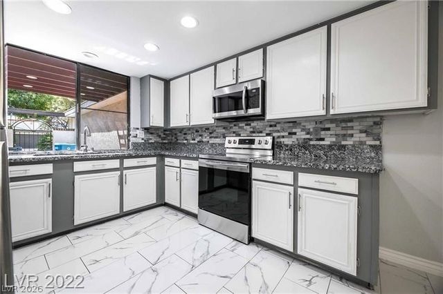 2560 Palmera Circle, Las Vegas, NV 89121