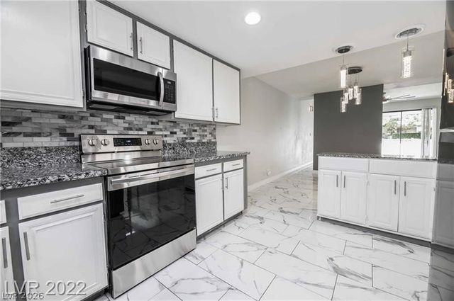 2560 Palmera Circle, Las Vegas, NV 89121