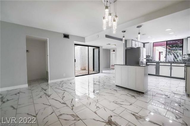 2560 Palmera Circle, Las Vegas, NV 89121