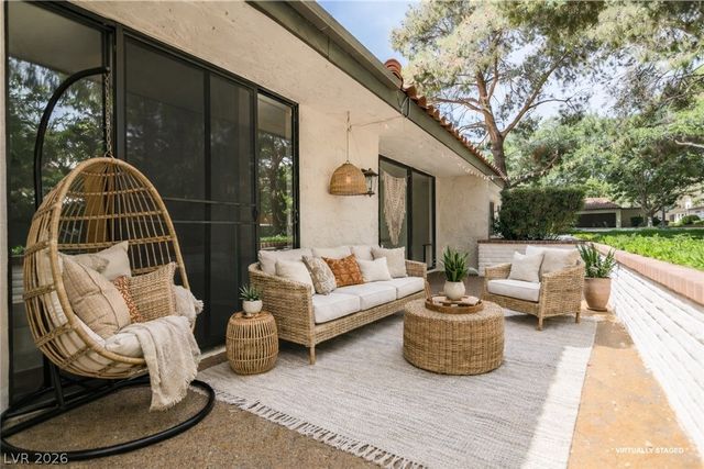 2560 Palmera Circle, Las Vegas, NV 89121