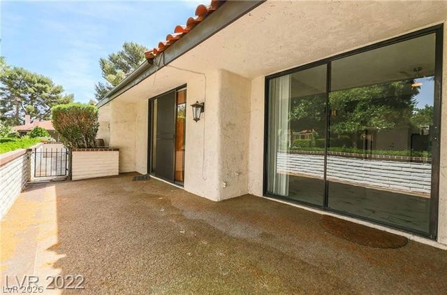 2560 Palmera Circle, Las Vegas, NV 89121