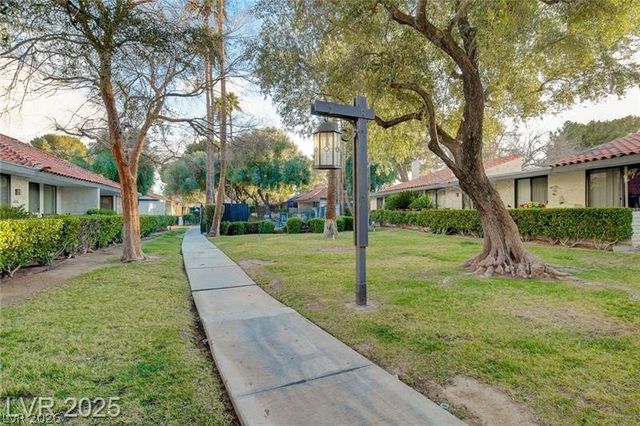 2560 Palmera Circle, Las Vegas, NV 89121