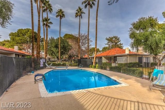 2560 Palmera Circle, Las Vegas, NV 89121