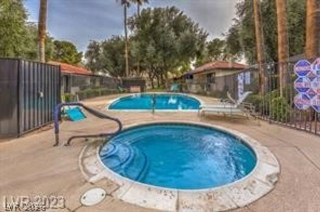2560 Palmera Circle, Las Vegas, NV 89121
