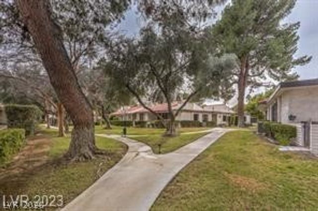 2560 Palmera Circle, Las Vegas, NV 89121