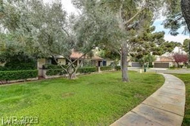 2560 Palmera Circle, Las Vegas, NV 89121