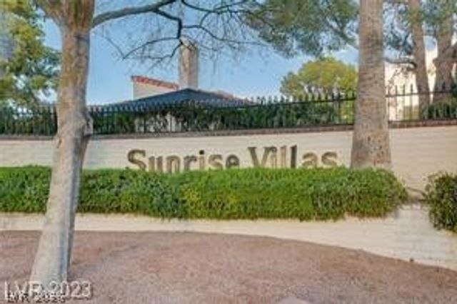 2560 Palmera Circle, Las Vegas, NV 89121