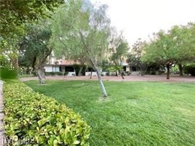 2560 Palmera Circle, Las Vegas, NV 89121