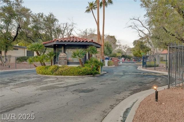 2560 Palmera Circle, Las Vegas, NV 89121