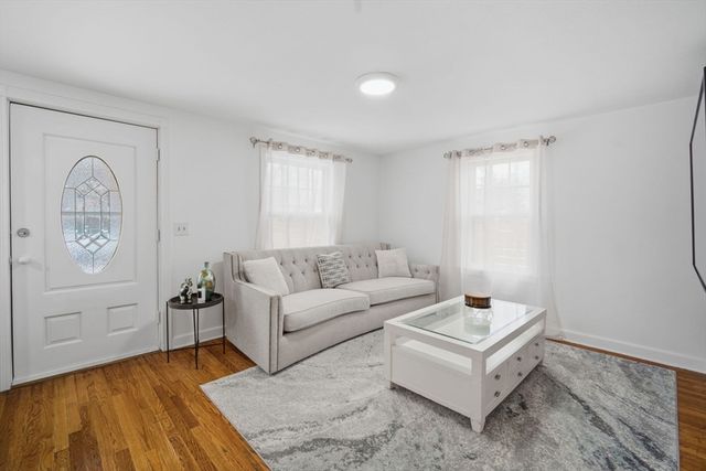 72 W Bay Path Ter, Springfield, MA 01109