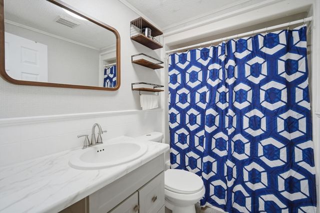 72 W Bay Path Ter, Springfield, MA 01109