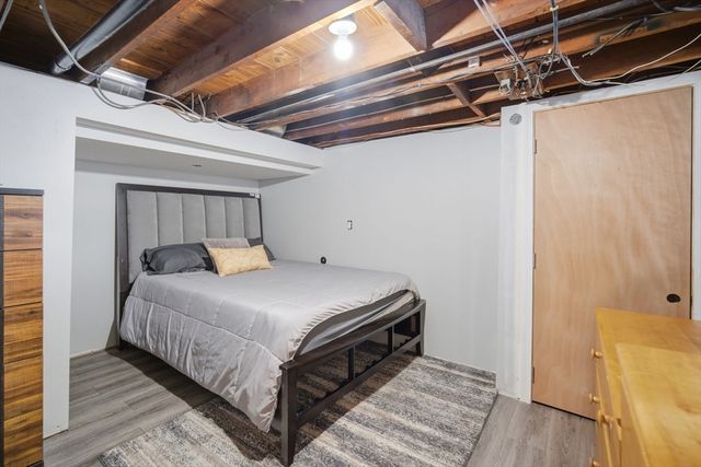 72 W Bay Path Ter, Springfield, MA 01109