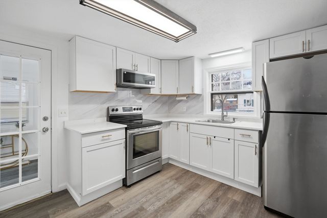 72 W Bay Path Ter, Springfield, MA 01109