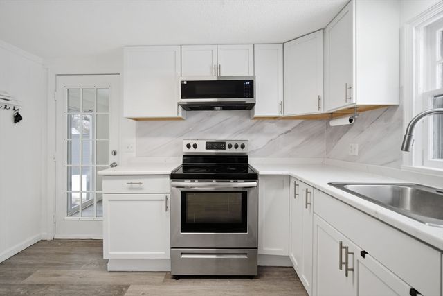 72 W Bay Path Ter, Springfield, MA 01109