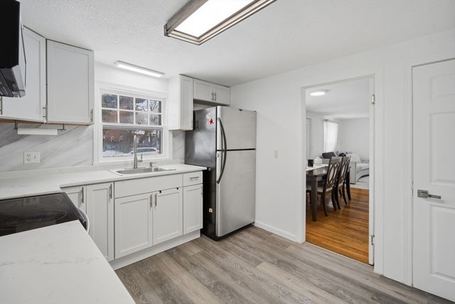 72 W Bay Path Ter, Springfield, MA 01109