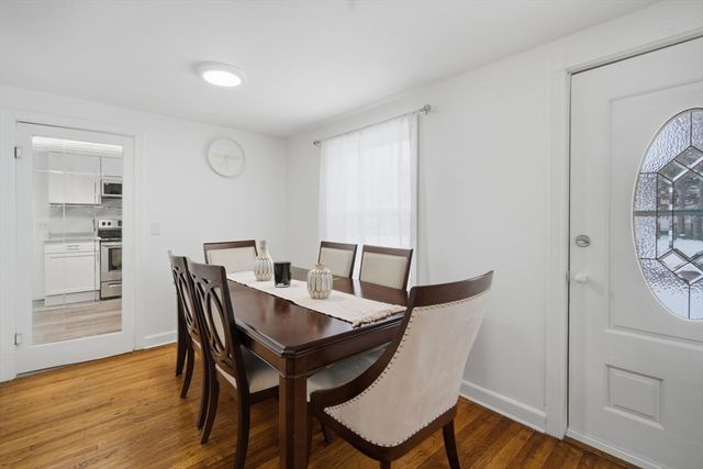 72 W Bay Path Ter, Springfield, MA 01109