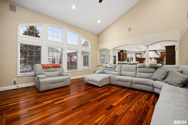 31 SAPPHIRE Point, Morton, IL 61550