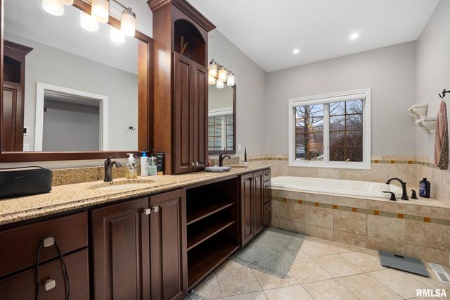 31 SAPPHIRE Point, Morton, IL 61550