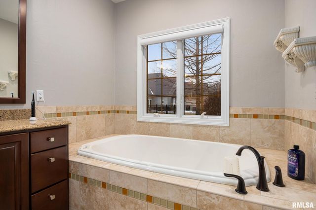 31 SAPPHIRE Point, Morton, IL 61550