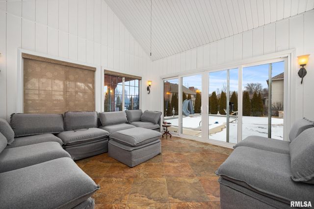 31 SAPPHIRE Point, Morton, IL 61550